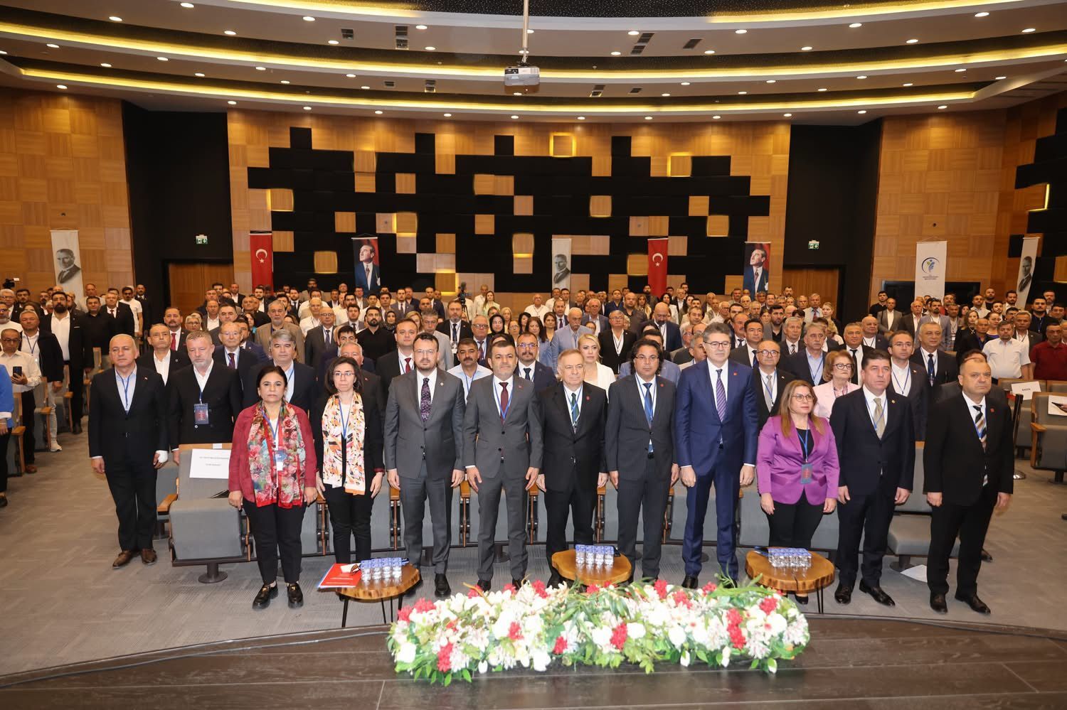 Parti Değiştirenlere Ve Baskılara Tepki Büyük Oldur (1)