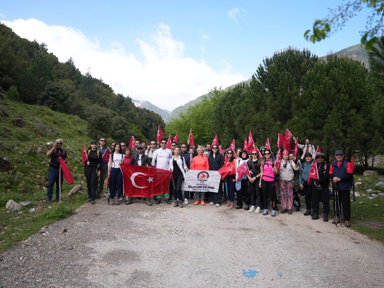 Potadan Zirveye, Sahneden Ödüle “19 Mayıs” (2)