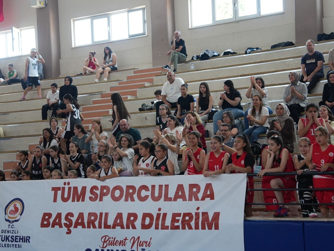 Potadan Zirveye, Sahneden Ödüle “19 Mayıs” (4)