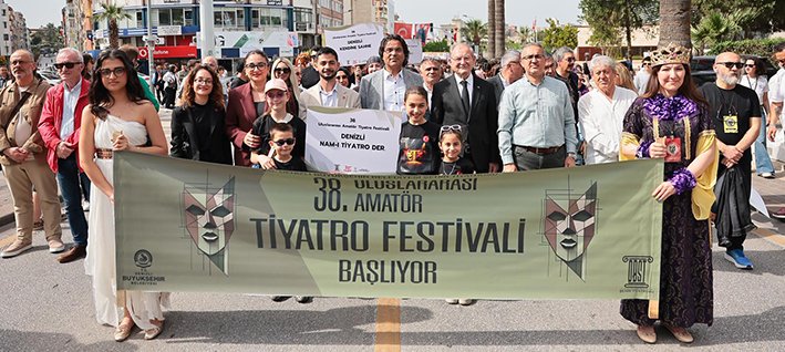 Uluslararası Tiyatro Festivali Renkli Kortejle Açıldı (7)