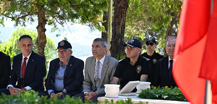 V A L İ L İ K77
