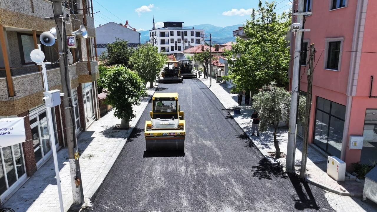 Büyükşehir ’Den Tavas’a Üstyapı Dokunuşu Demirciler Caddesi Sıcak Asfaltla Buluşuyor (2)