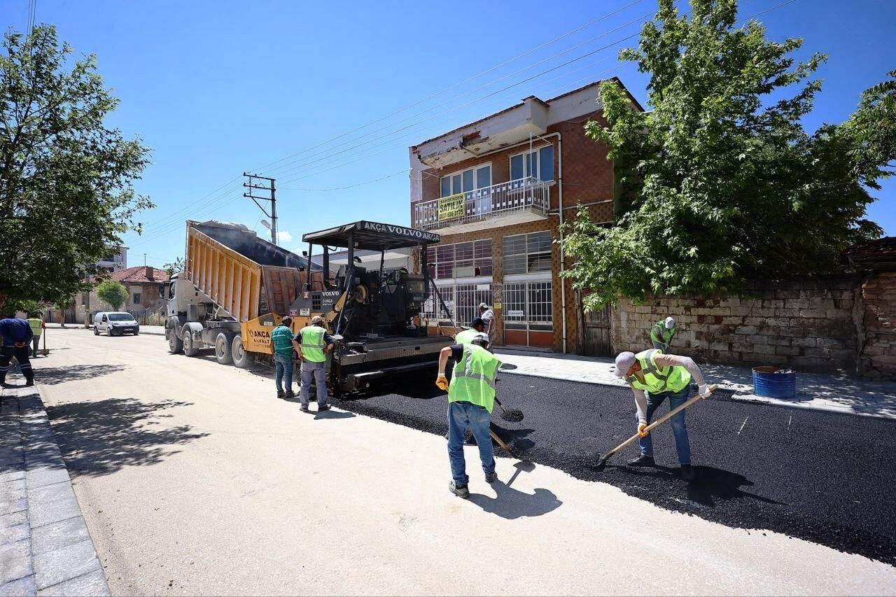 Büyükşehir ’Den Tavas’a Üstyapı Dokunuşu Demirciler Caddesi Sıcak Asfaltla Buluşuyor (4)