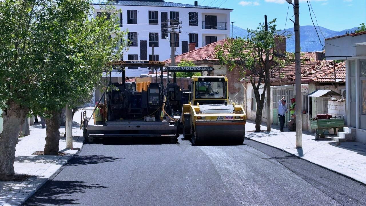 Büyükşehir ’Den Tavas’a Üstyapı Dokunuşu Demirciler Caddesi Sıcak Asfaltla Buluşuyor (6)