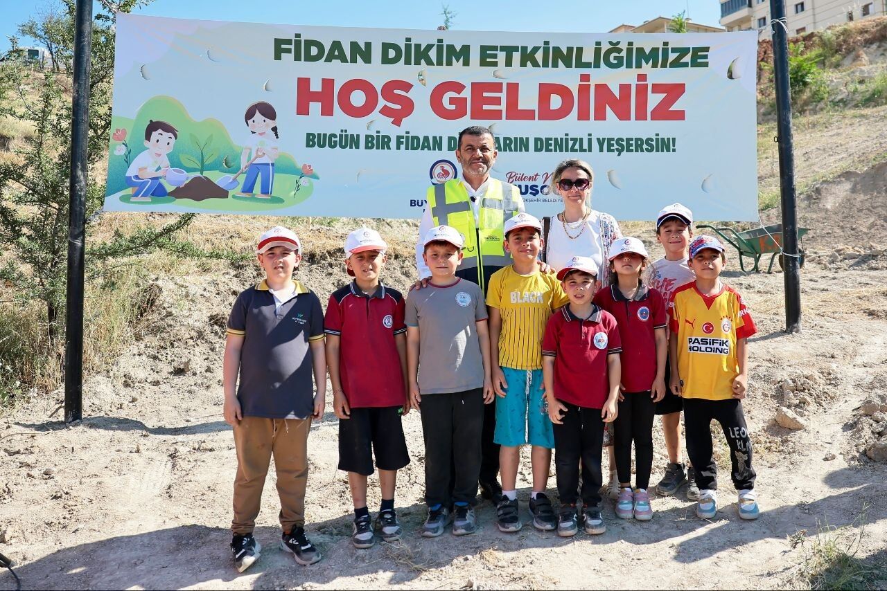 Büyükşehir Ile Doğaya Yeşil Dokunuş Zeytin Fidanları Toprakla Buluştu (7)
