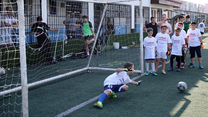 Merkezefendi̇ Yaz Spor Okullarinda Kaleci̇ Eği̇ti̇mleri̇ Başliyor (1)