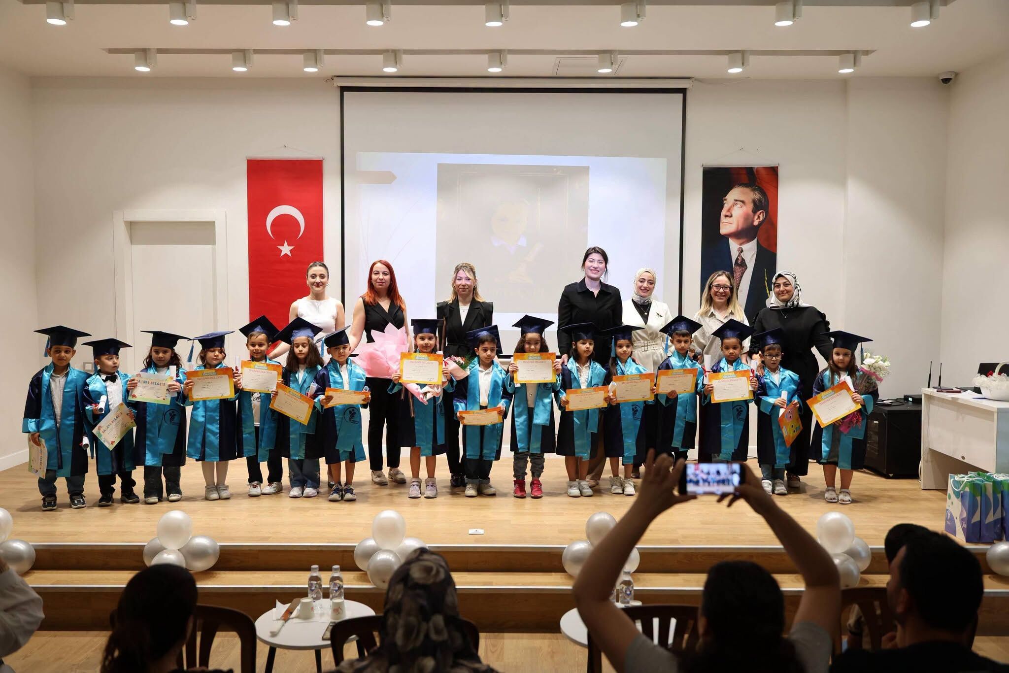 Merkezefendi̇’de Kreş Öğrenci̇leri̇ni̇n Mezuni̇yet Sevi̇nci̇ (8)