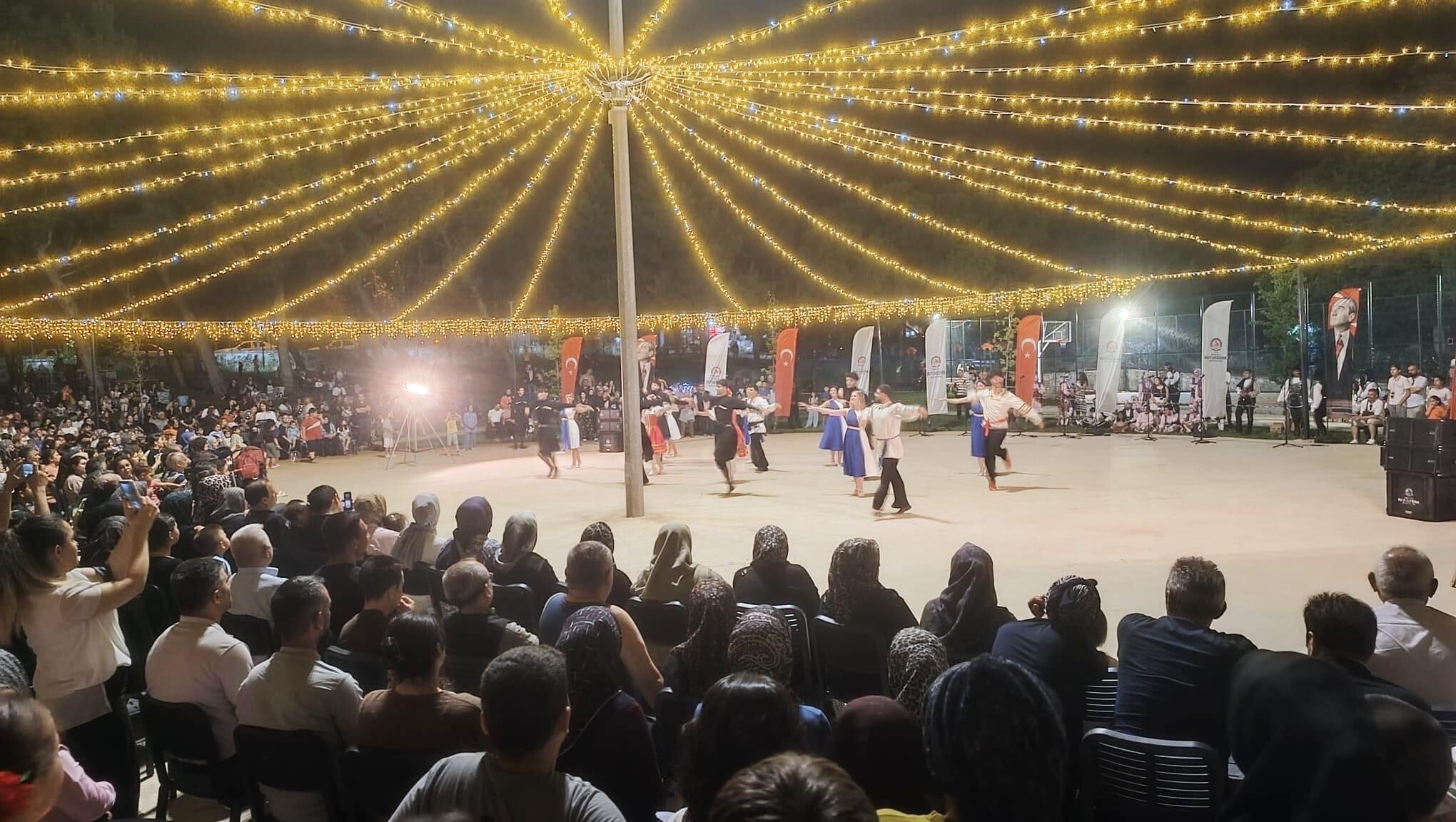 20. Uluslararası Halk Dansları Festivali’nde Coşku Sürüyor (10)