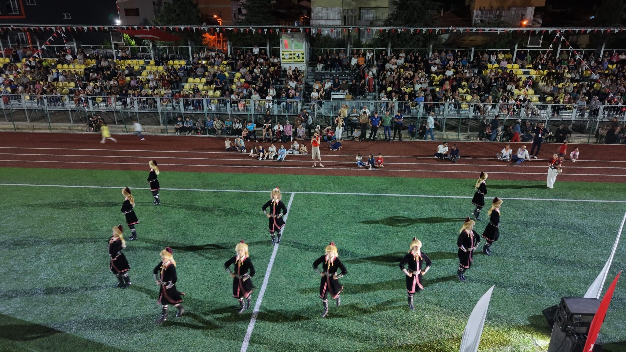 20. Uluslararası Halk Dansları Festivali’nde Coşku Sürüyor (3)