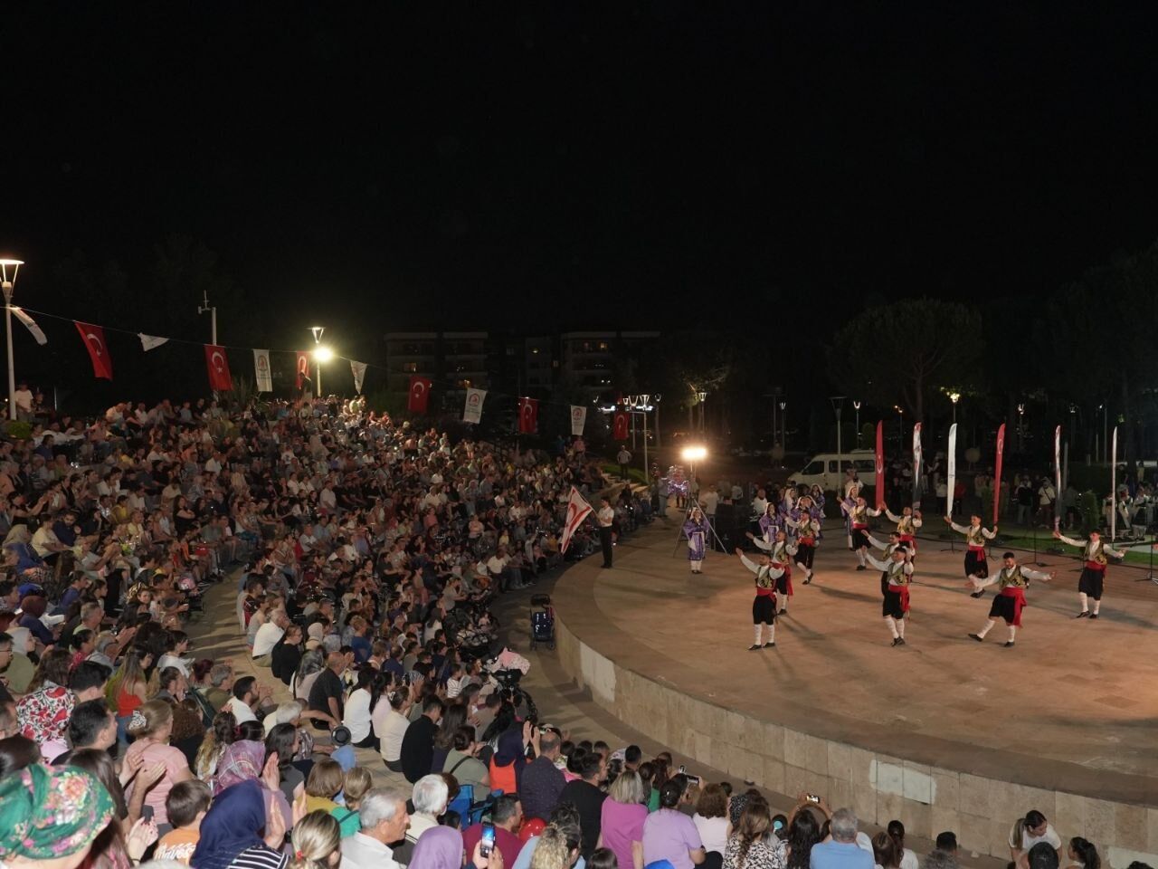 20. Uluslararası Halk Dansları Festivali’nde Coşku Sürüyor (8)