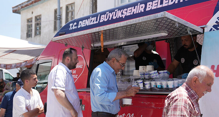 Büyükşehir’den Pazar Yerlerinde Müzik Ve Ikram Sürprizi (8)