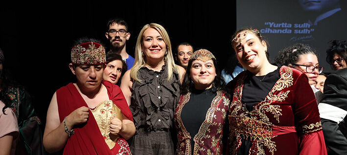 Merkezefendi̇ Engelsi̇z Yaşam Akademi̇si̇’nde Yil Sonu Coşkusu Yaşandi (13)