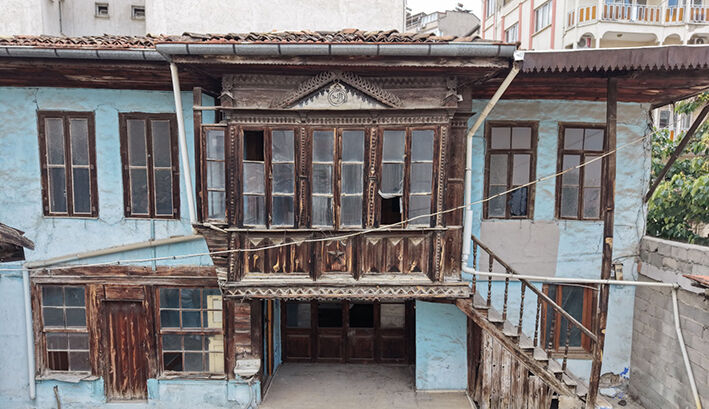 Merkezefendi̇’de Tari̇hi̇ Şerbetçi̇oğlu Konaği’nda Restorasyon Çalişmalari Başladi (3)