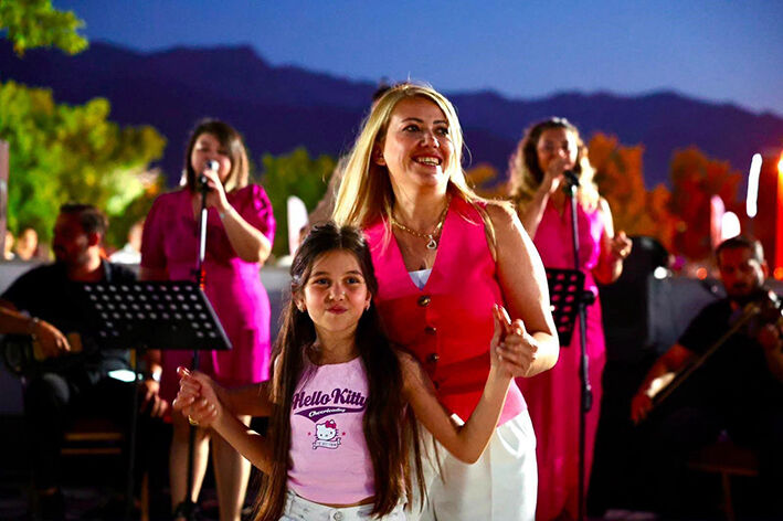 Sokak Lezzetleri̇ Ve Gastronomi̇ Merkezi̇’nde Yaz Konseri̇ (9)