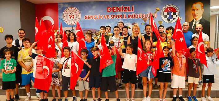 Merkezefendi̇’de Turnuva Şampi̇yonlarina Ödülleri̇ Veri̇ldi̇ (12)
