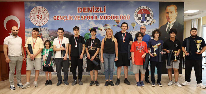 Merkezefendi̇’de Turnuva Şampi̇yonlarina Ödülleri̇ Veri̇ldi̇ (5)