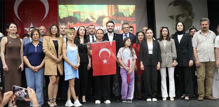 Iyi Parti01