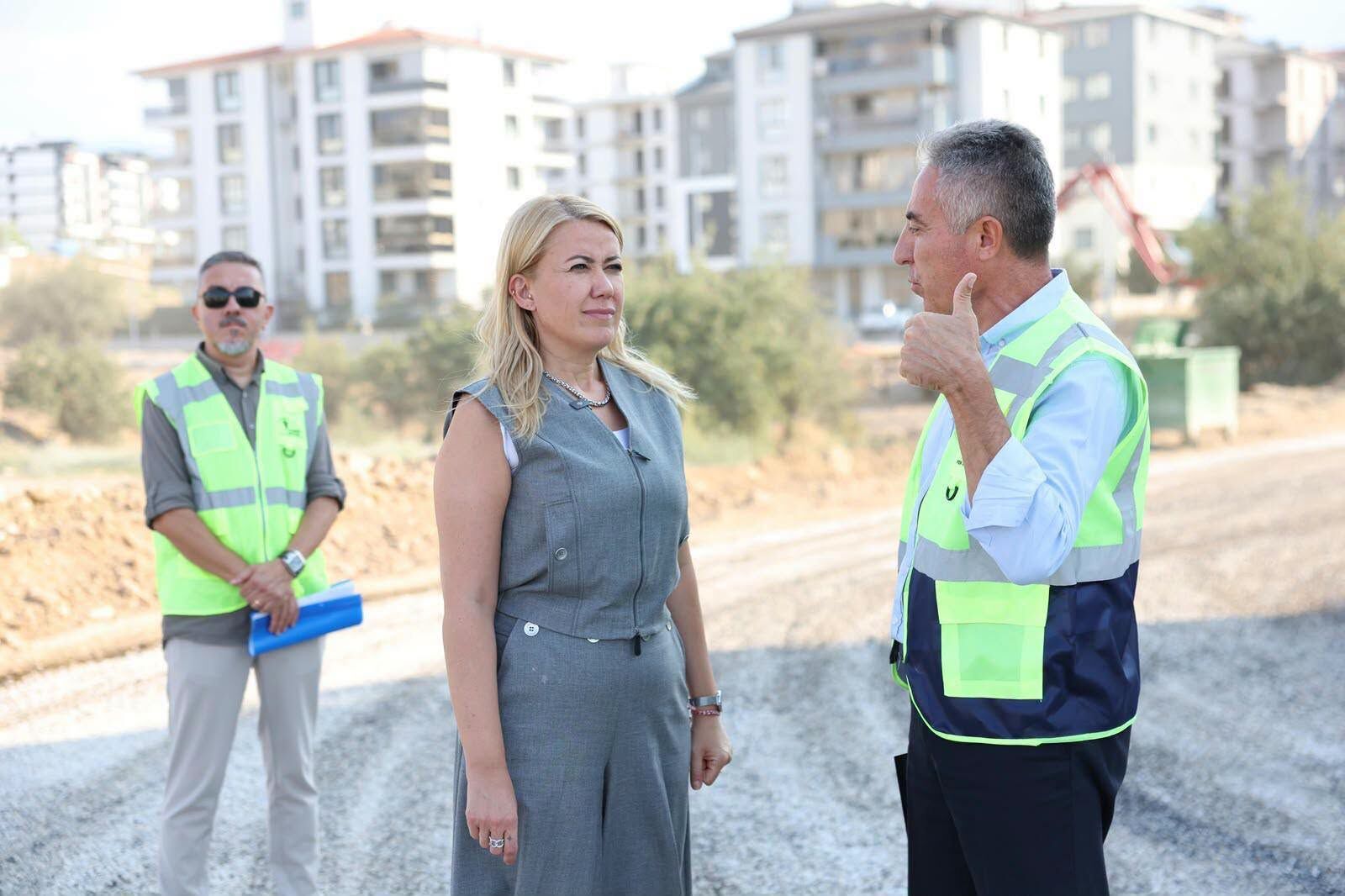 Karahasanli Mahallesi̇’nde 23 Bi̇n Metrekareli̇k Yol Çalişmasi (9)