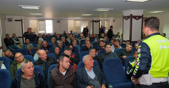 Okul servis şoförü ve rehber personele trafik eğitimi verildi